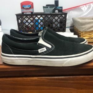 vans slip on “black”